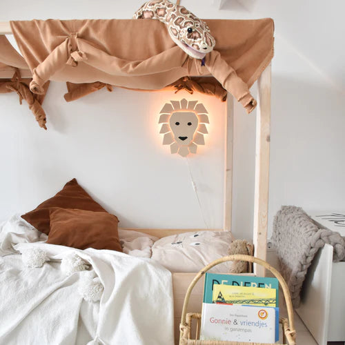 4 types de thèmes animaux pour inspirer la chambre d'enfant : Jungle, animaux de la forêt, dinosaures et chambre océanique.