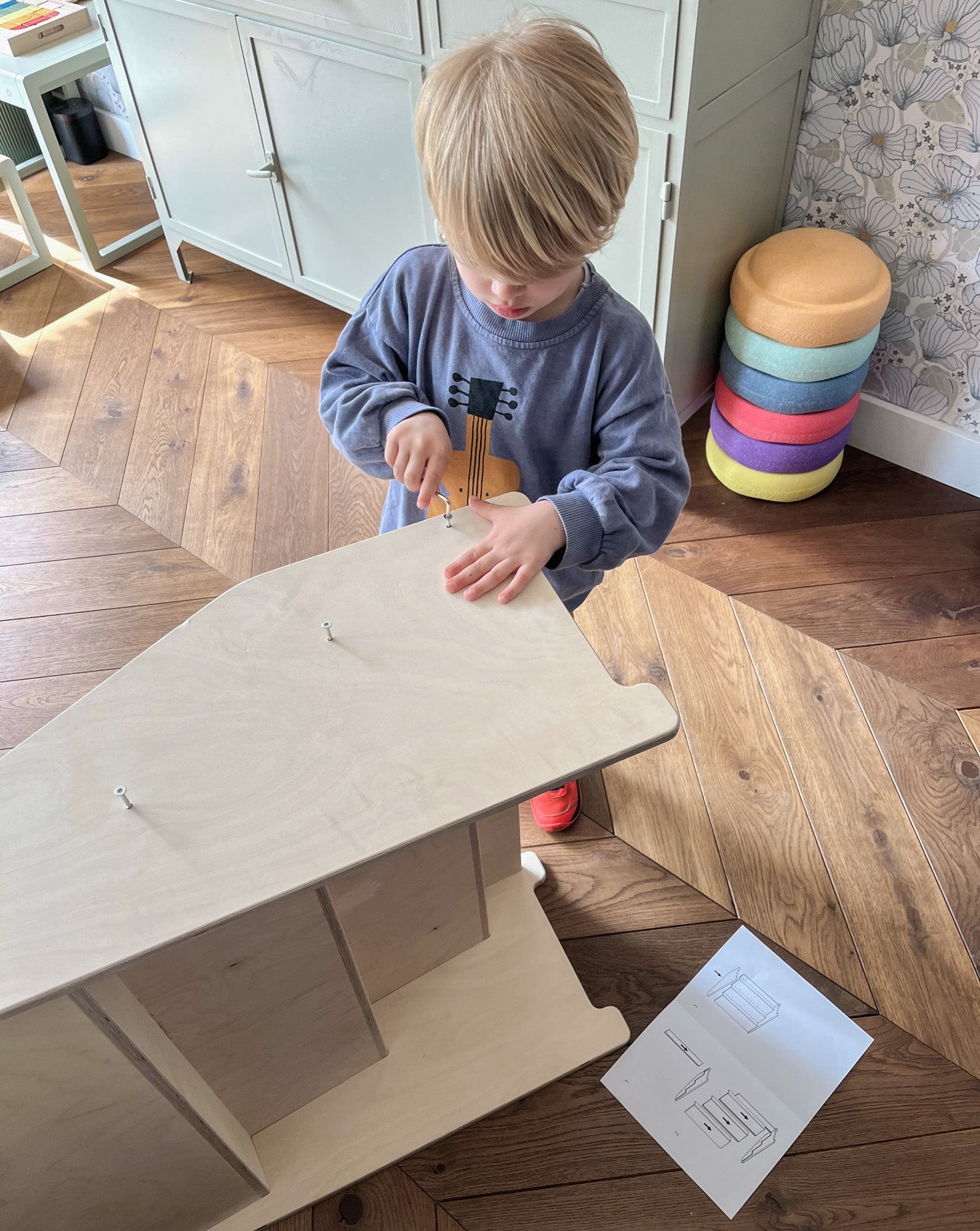 Montessori boekenkast kinderkamer | 3 treden - blank - toddie.nl ®