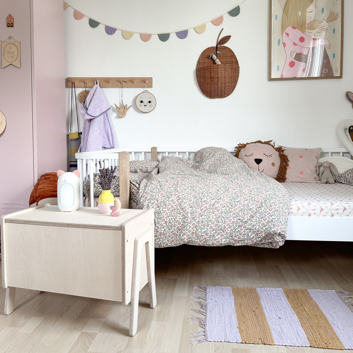 Skinnie montessori opbergkist kinderkamer | Houten boekenkist met klep - blank - toddie.nl ®