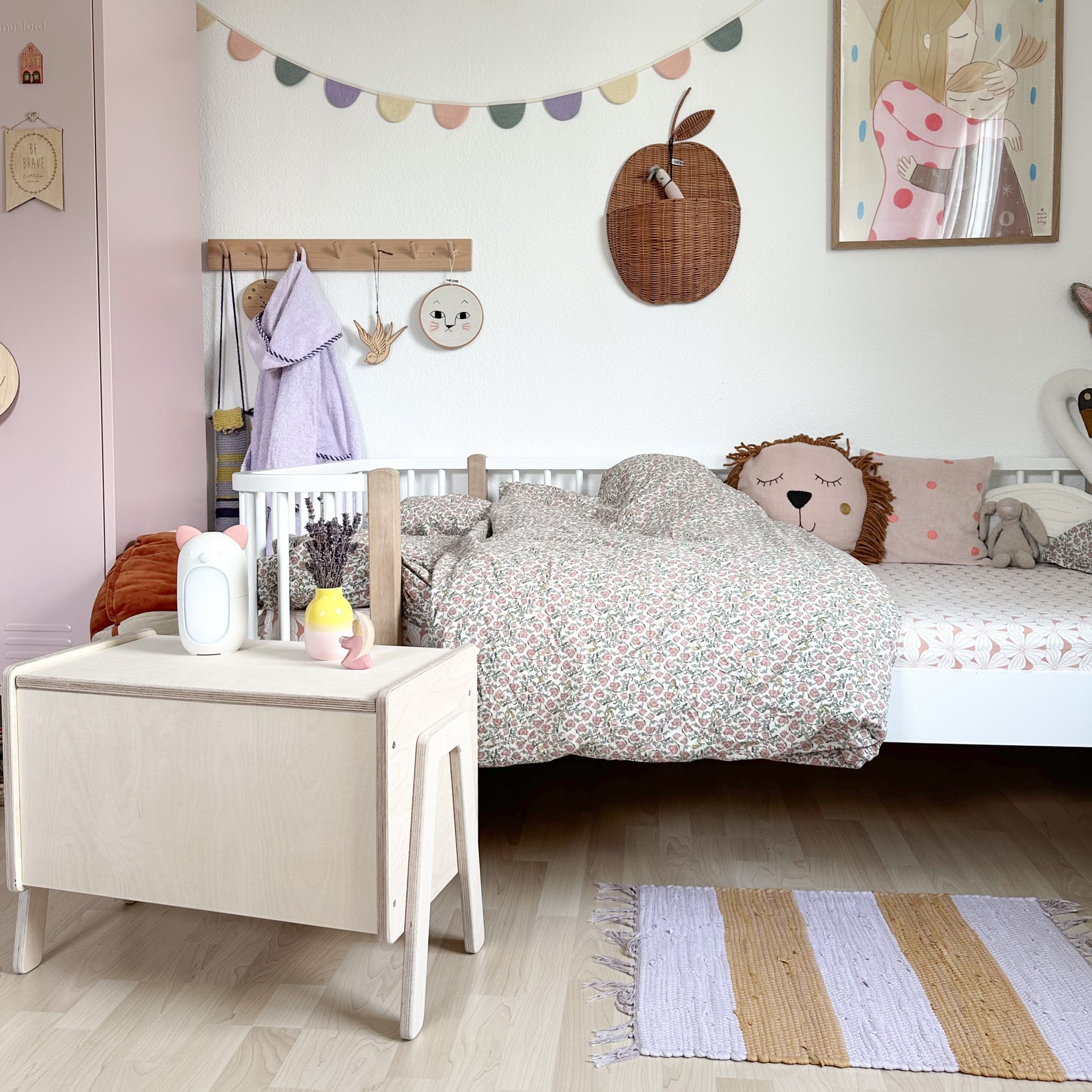 Skinnie montessori opbergkist kinderkamer | Houten boekenkist met klep - blank - toddie.nl ®