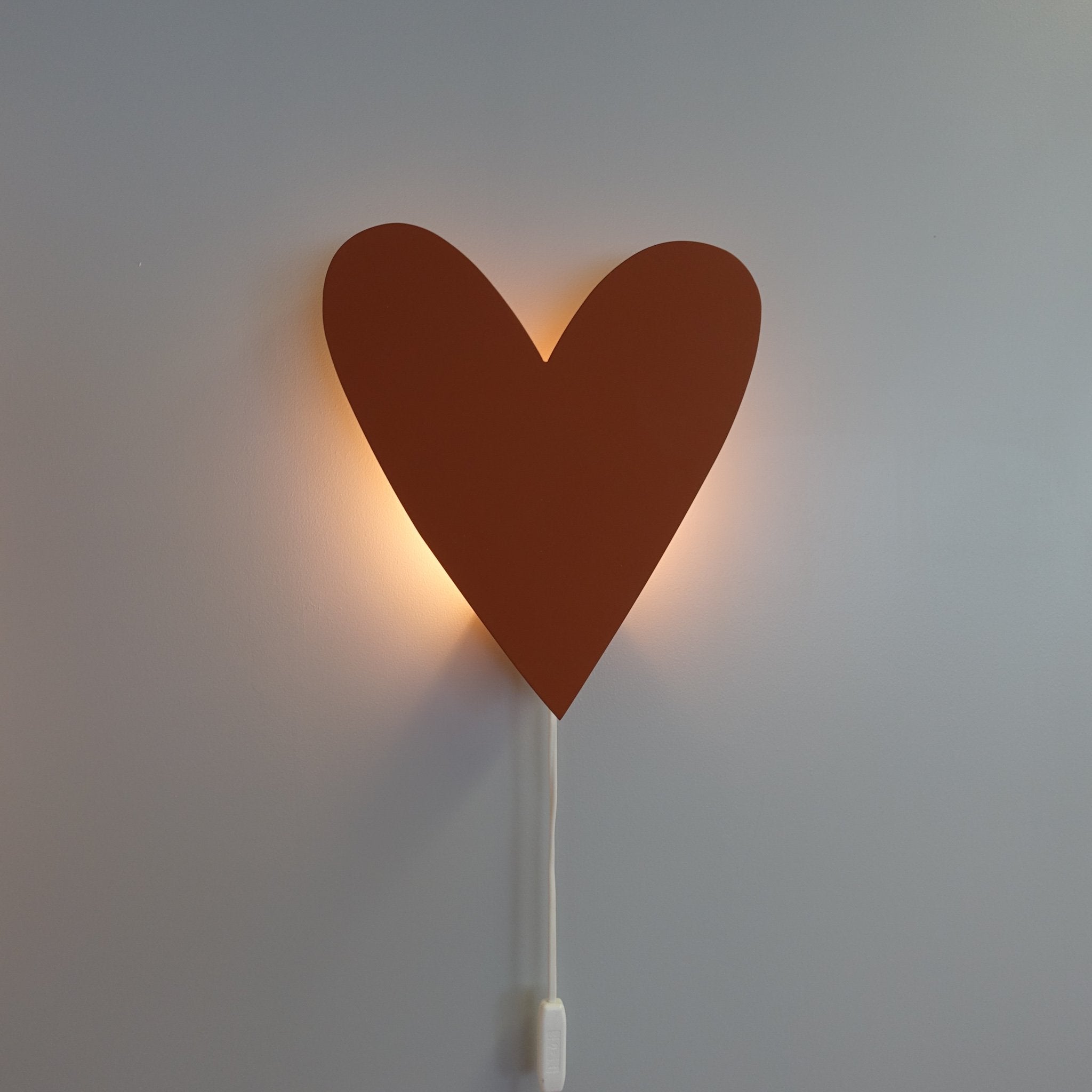 Houten wandlamp kinderkamer | Hart - baksteen rood - toddie.nl ®