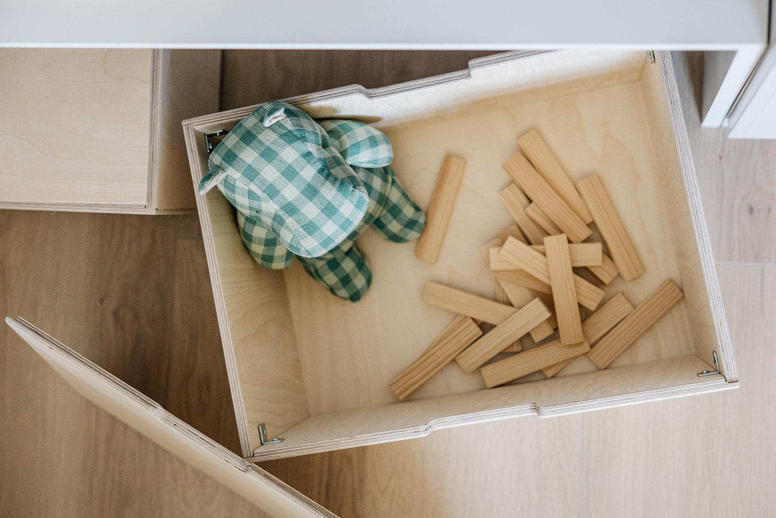 Montessori coffre de rangement roulant avec roulettes pivotantes et couvercle - naturel