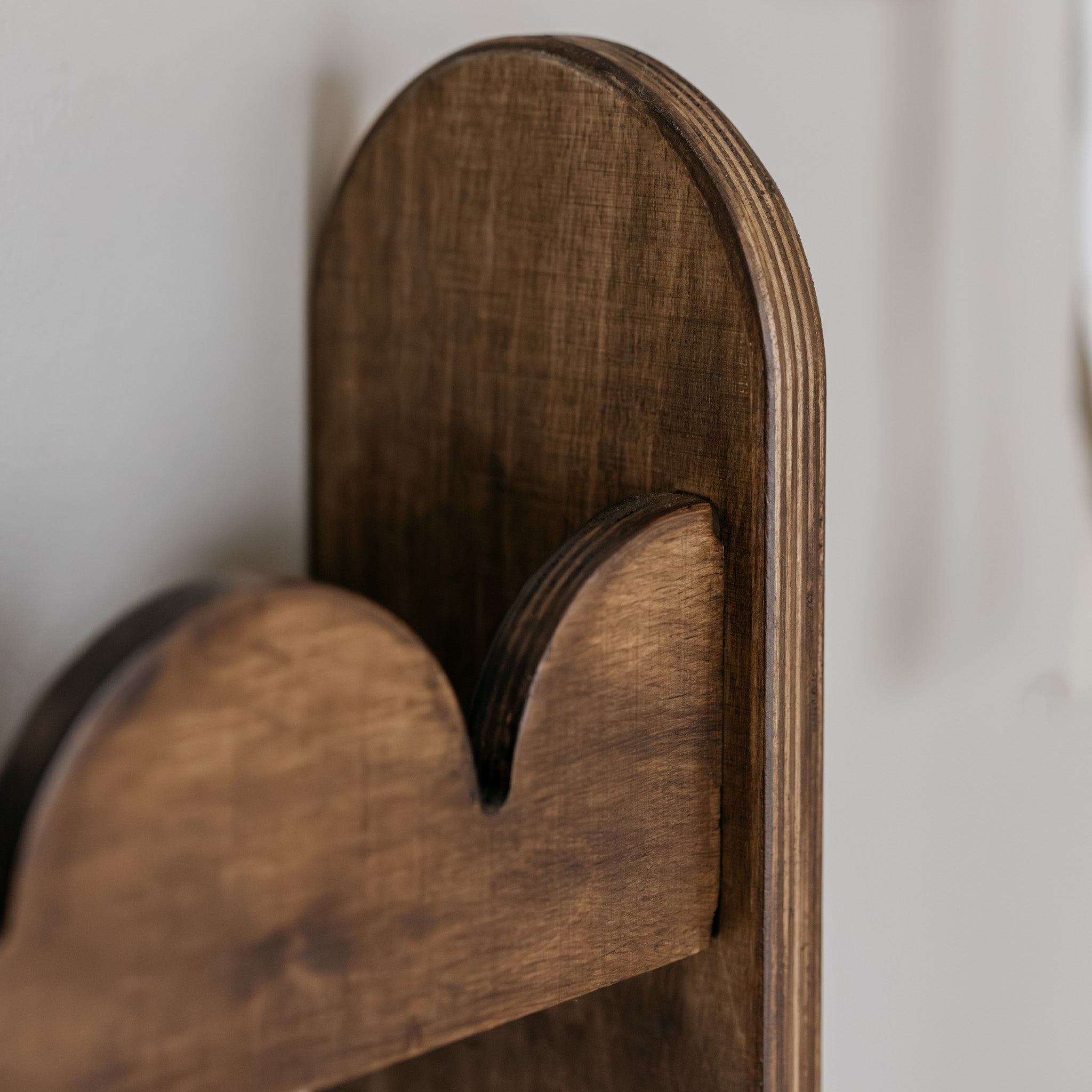 Bibliothèque Bubble Montessori nursery | 2 étagères - teinté wengé