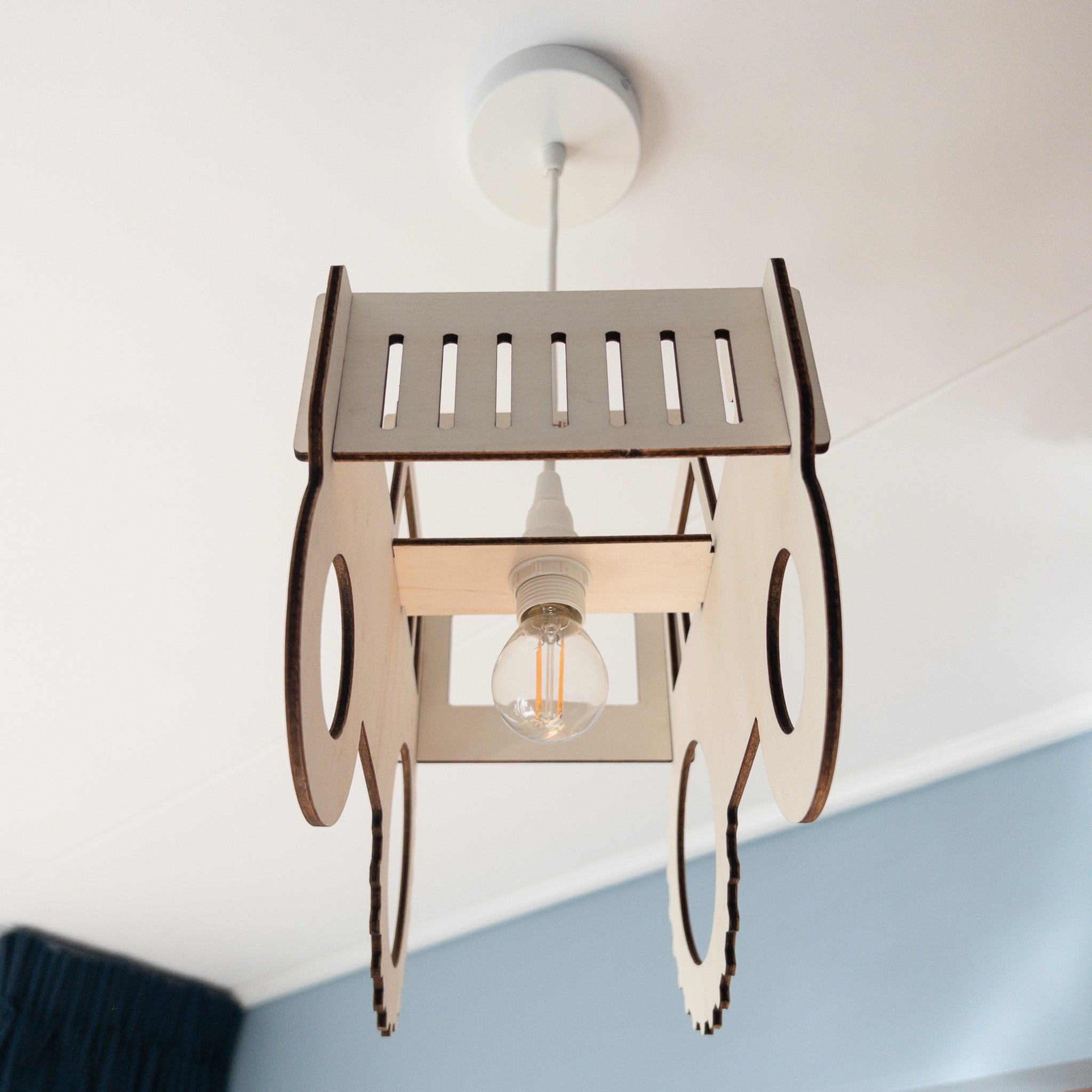 Lampe suspendue en bois chambre d'enfant | Tracteur - naturel