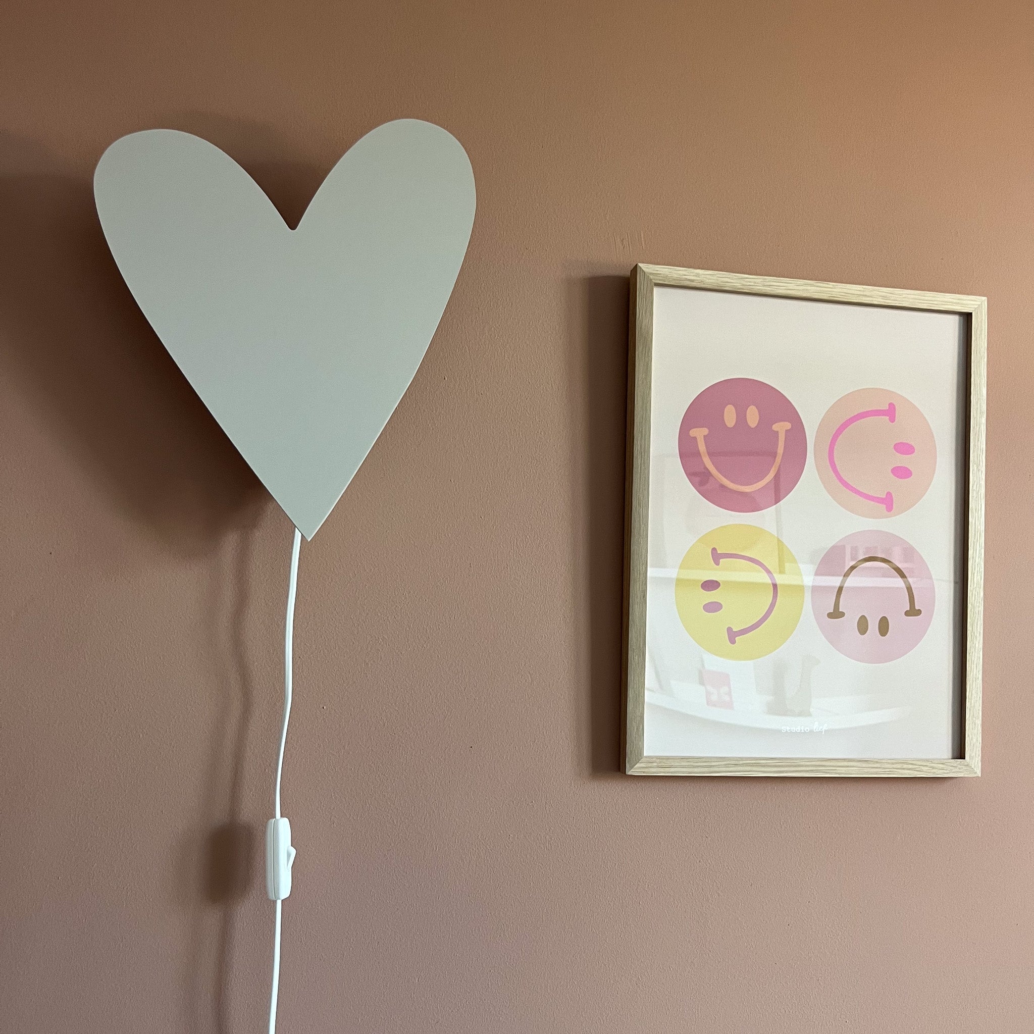 Houten wandlamp kinderkamer | Hart - beige - toddie.nl ®
