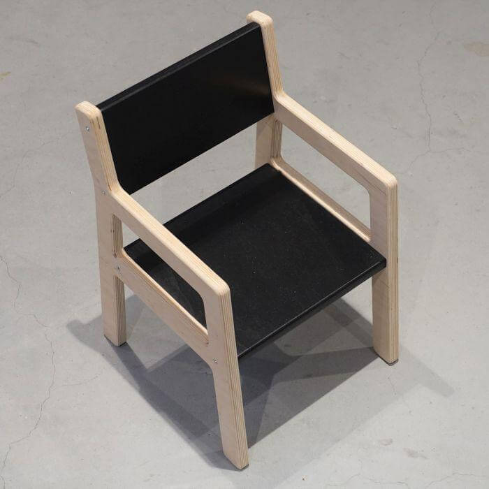 Houten kinderstoeltje 1-3 jaar | Zwart - toddie.nl