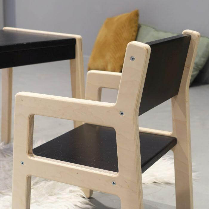 Houten kindermeubelsetje 1-3 jaar | Zwart | Tafeltje + 2 stoeltjes - toddie.nl