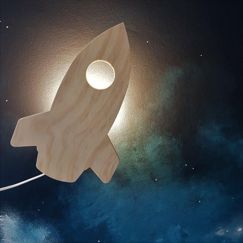 Houten wandlamp kinderkamer | Raket - toddie.nl