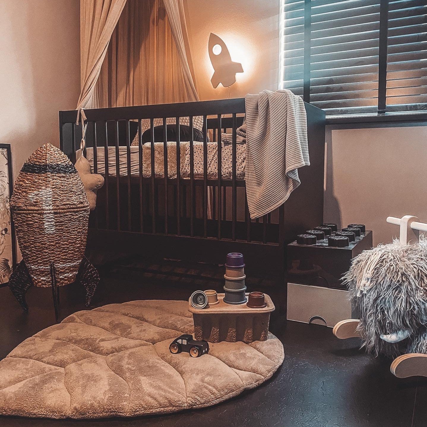 Houten wandlamp kinderkamer | Raket - toddie.nl