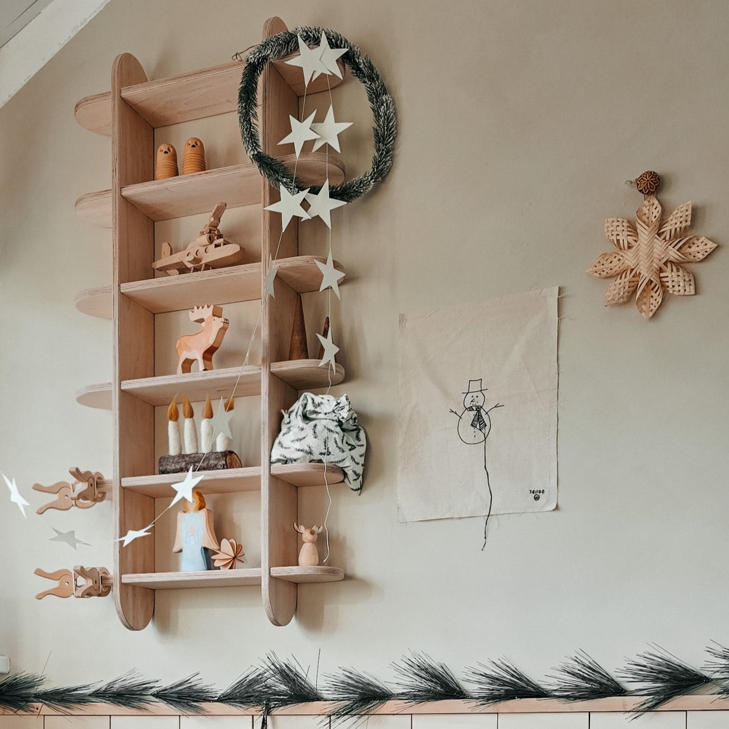 Round Montessori bibliothèque murale chambre d'enfant | Étagère à casiers 6 étagères - naturel