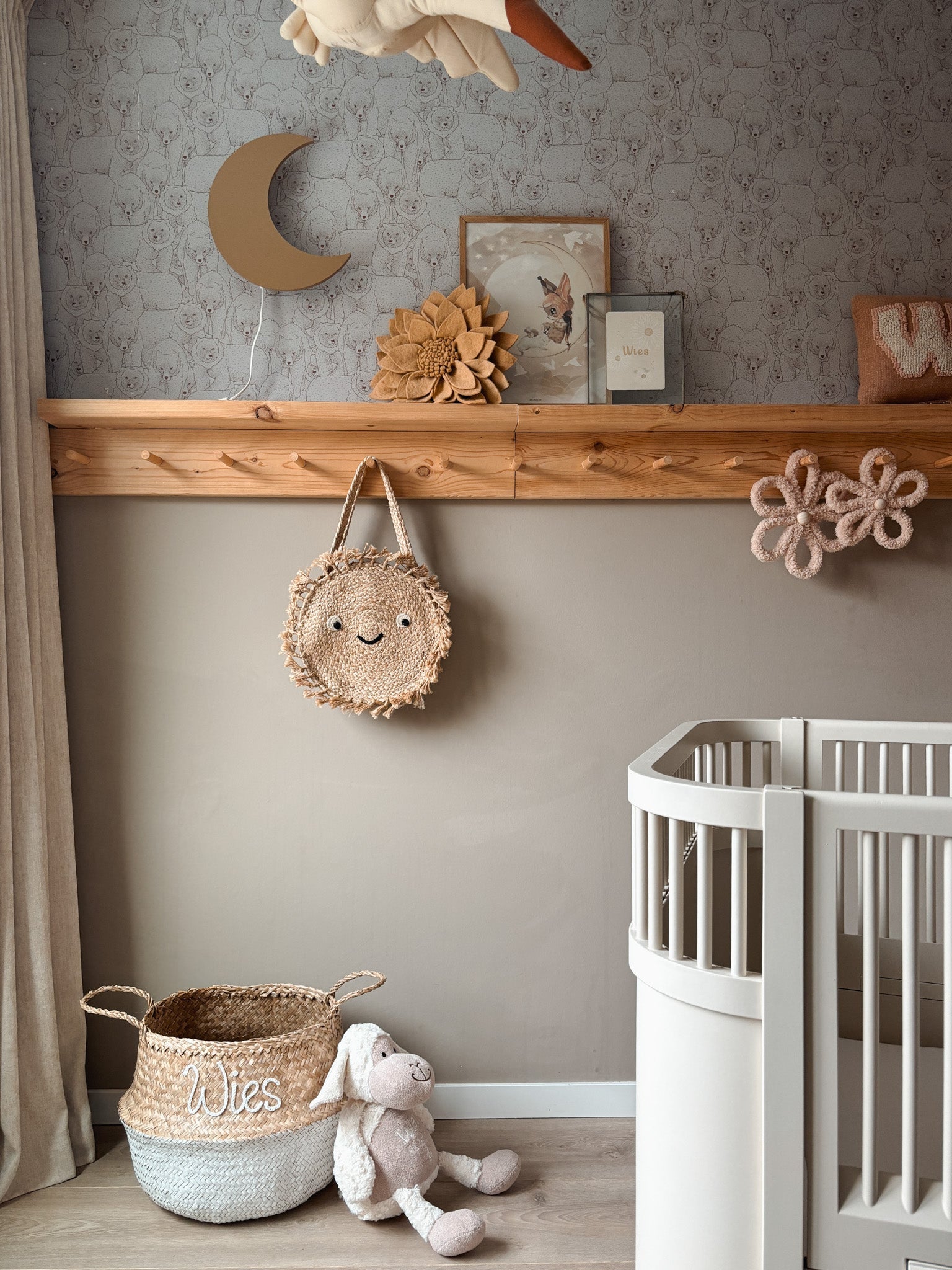 Houten wandlamp kinderkamer | Maan - spiced honey - toddie.nl ®