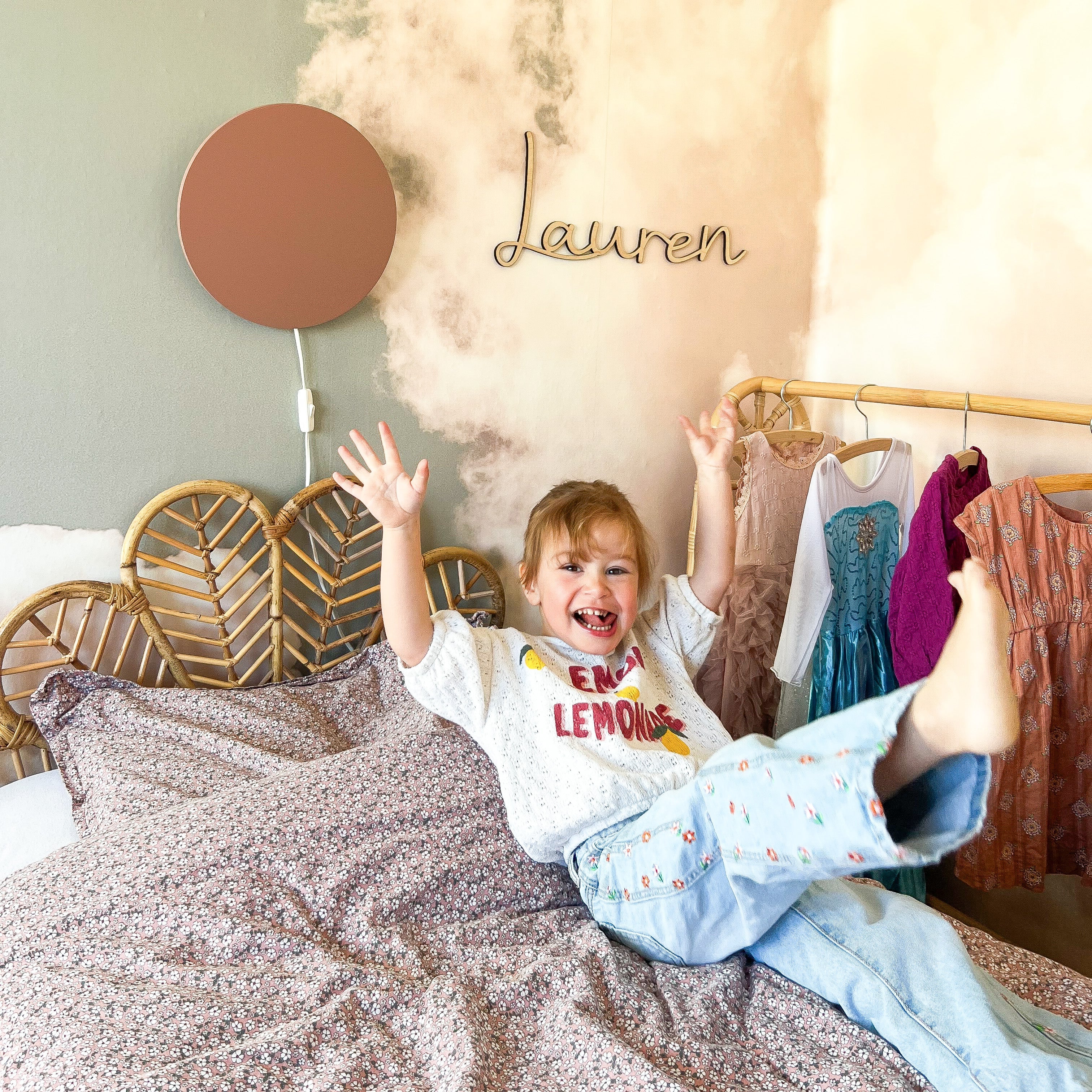 Lampe murale en bois pour chambre d'enfant | terre rose