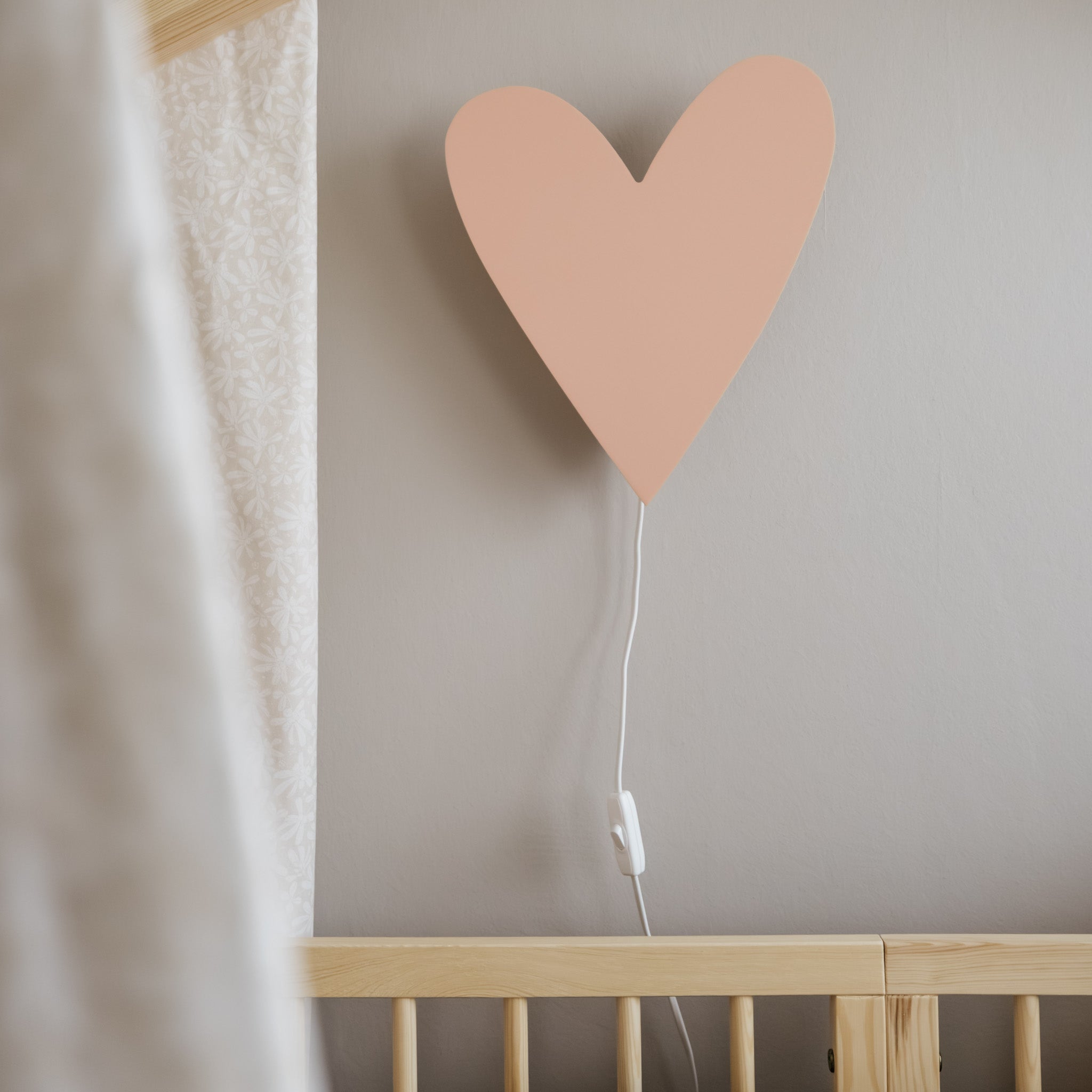 Applique murale en bois chambre d'enfant | Cœur - pêche