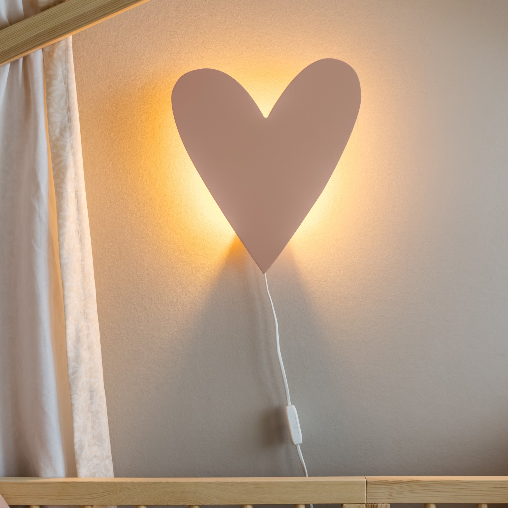 Houten wandlamp kinderkamer | Hart - peach - toddie.nl ®
