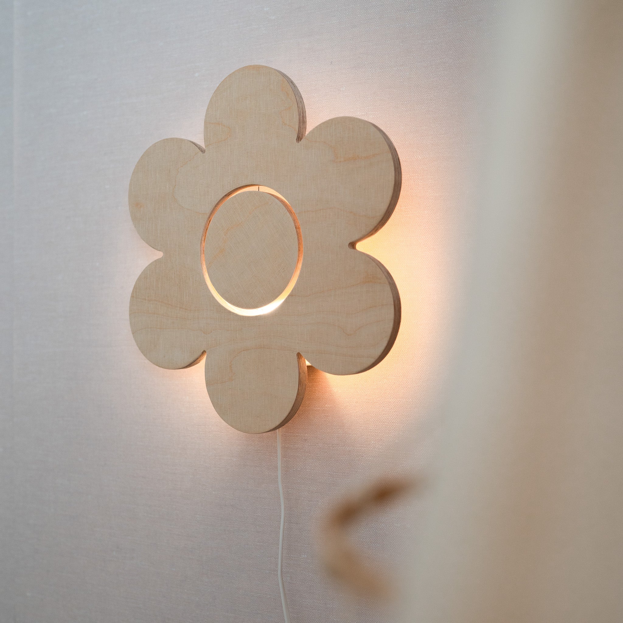 Houten wandlamp kinderkamer | Bloem - blank - toddie.nl ®