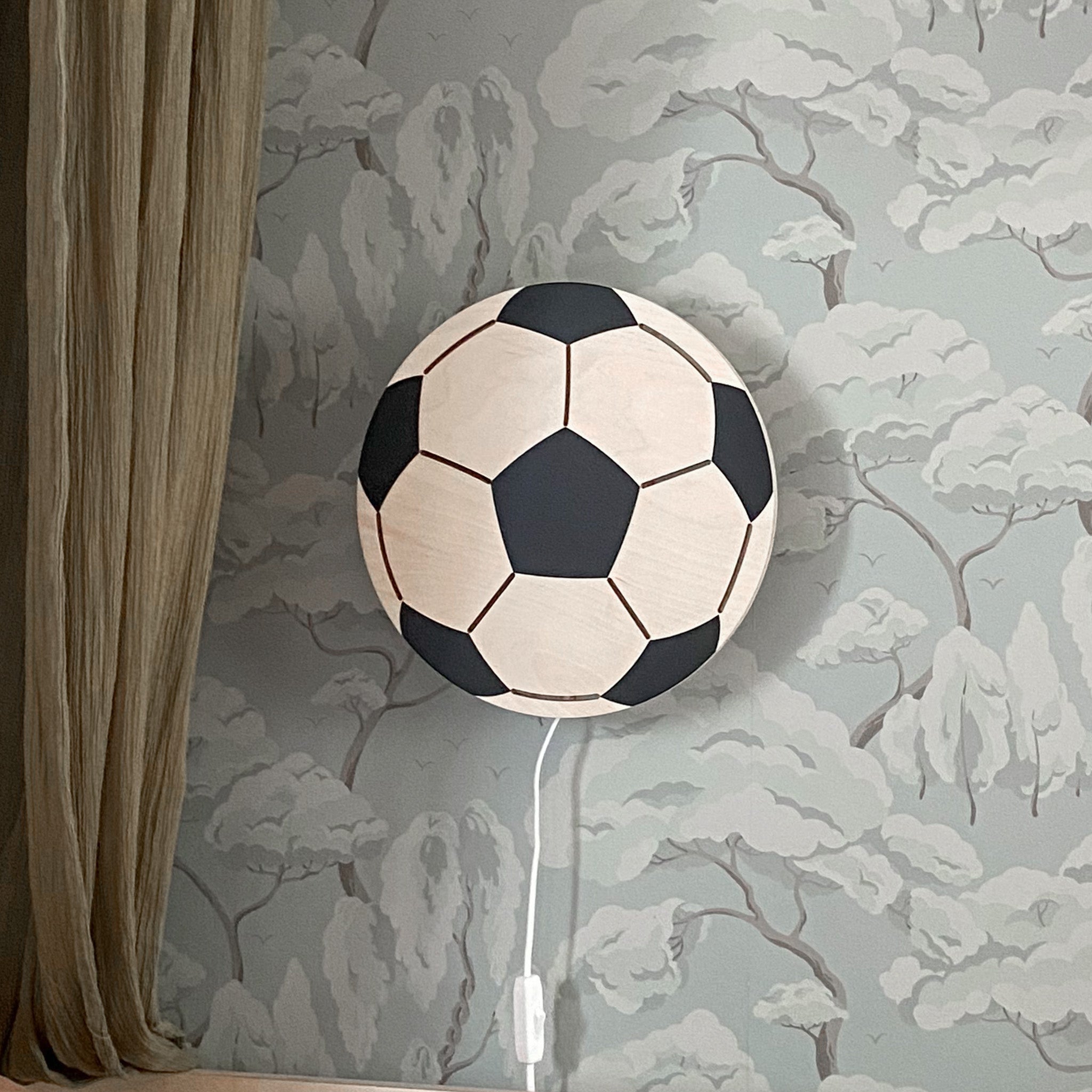 Houten wandlamp kinderkamer | Voetbal - blank/zwart - toddie.nl ®