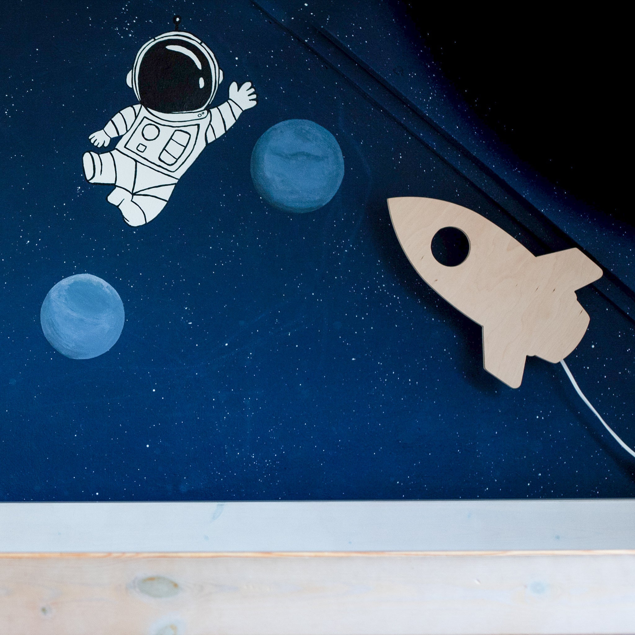 Houten wandlamp kinderkamer | Raket - toddie.nl