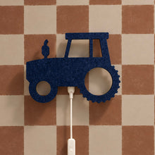 Applique murale enfant en feutre | Tracteur – bleu nuit