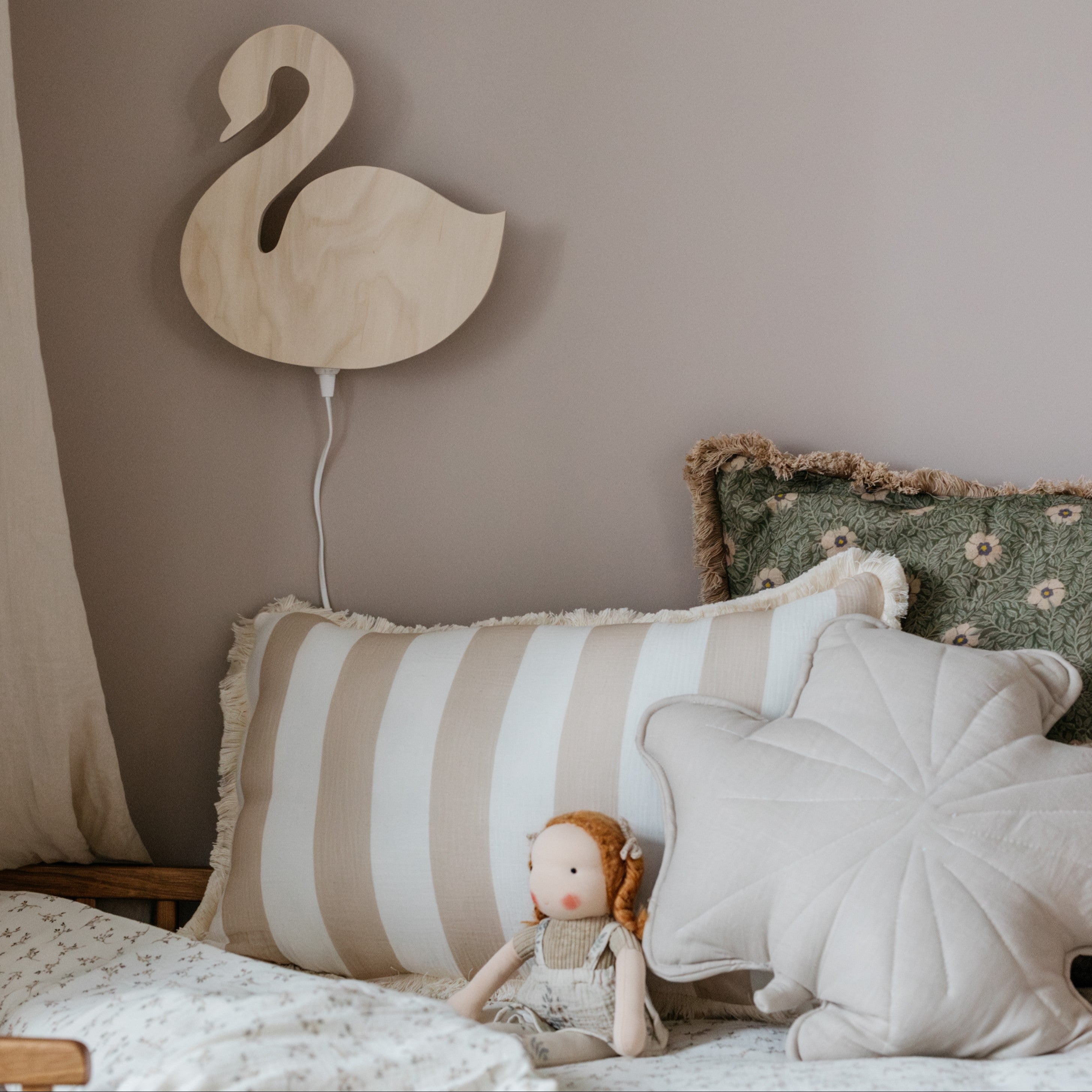 Houten wandlamp kinderkamer | Zwaan - blank - toddie.nl ®