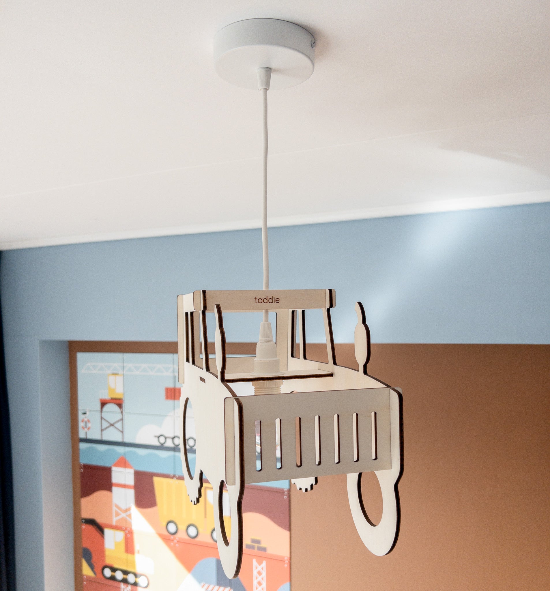 Lampe suspendue en bois chambre d'enfant | Tracteur - naturel