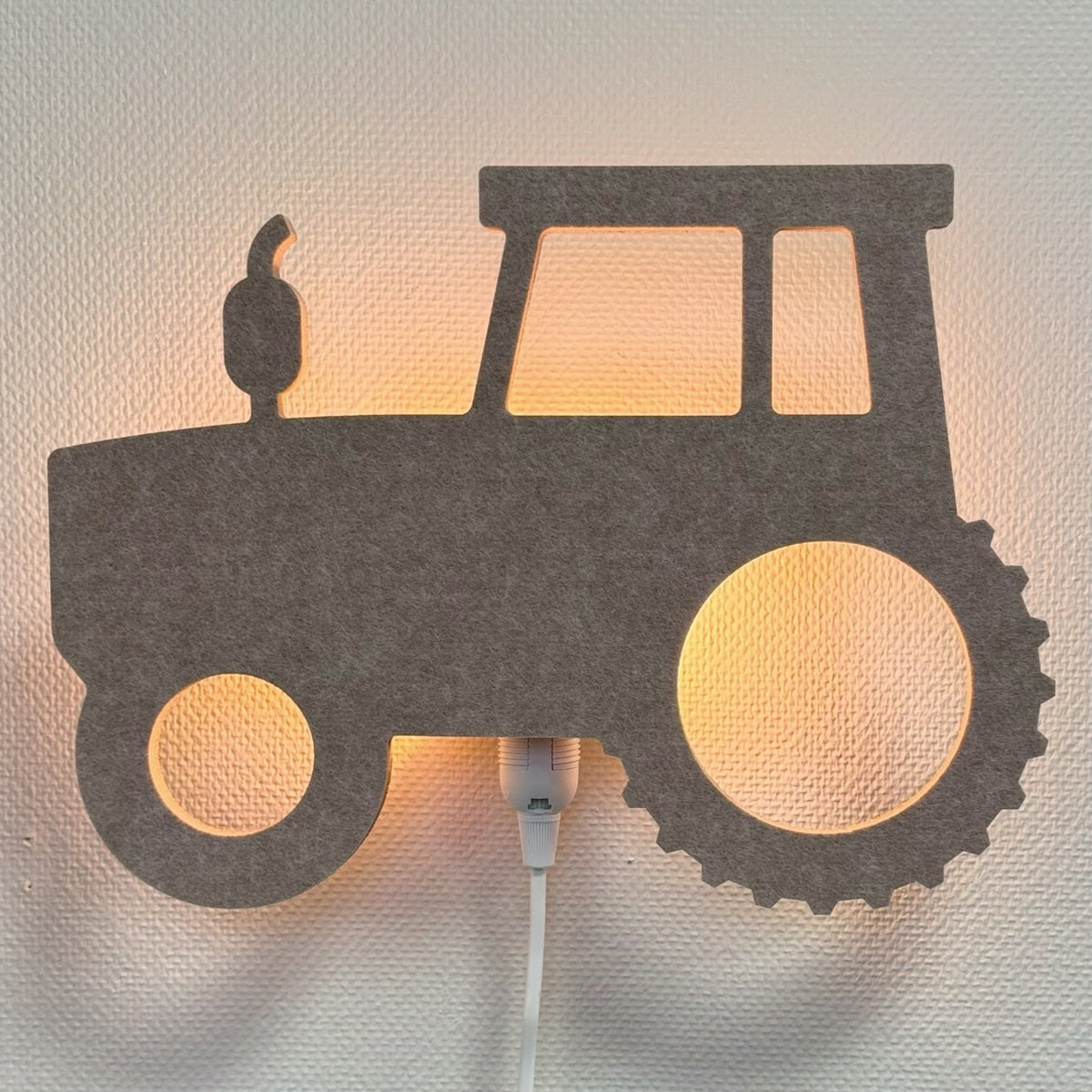 Applique en feutre tracteur beige sable – lampe allumée