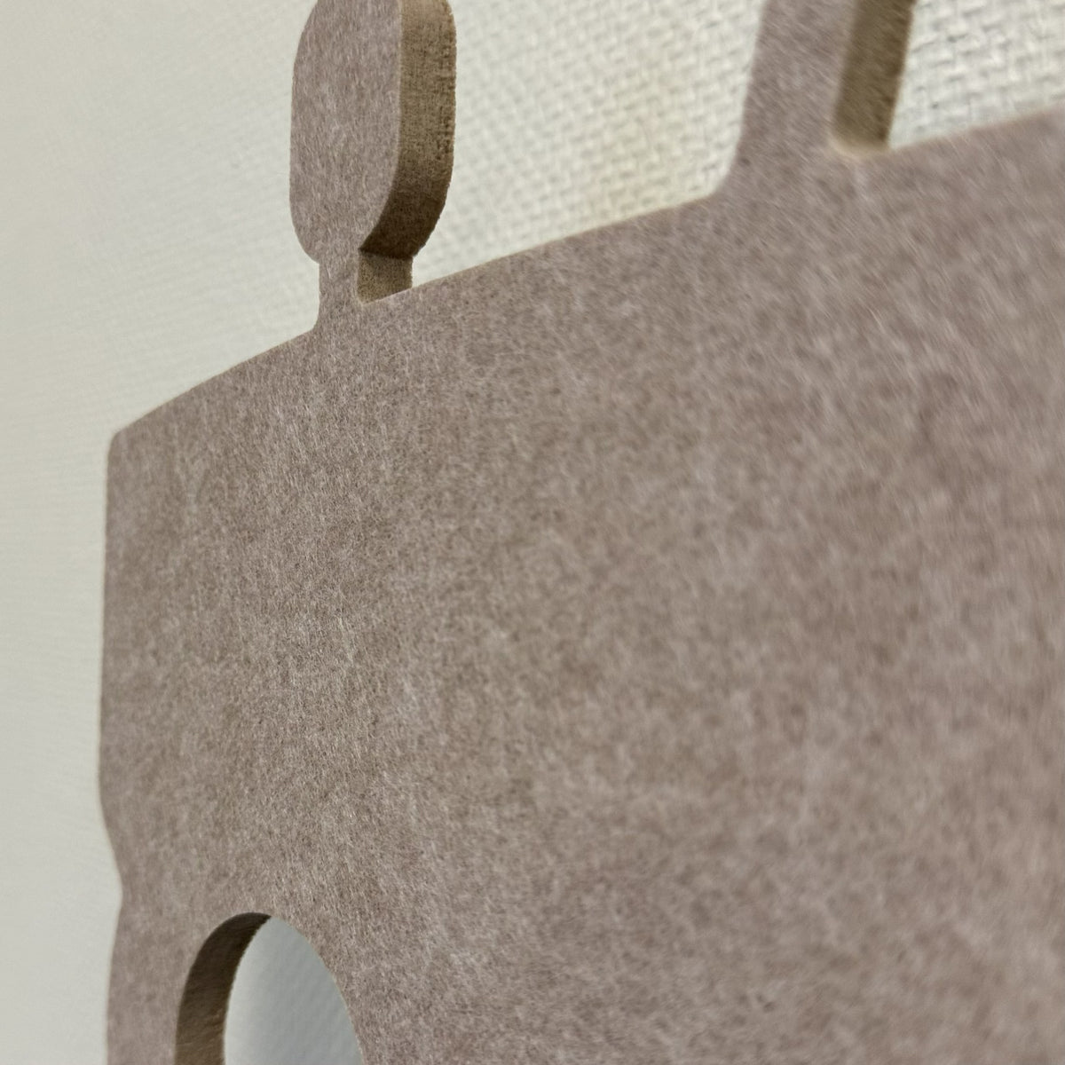 Applique en feutre tracteur beige sable – gros plan sur le feutre PET