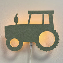 Applique en feutre tracteur vert sauge – lampe allumée
