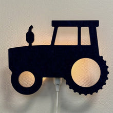Applique en feutre tracteur bleu nuit – lampe allumée