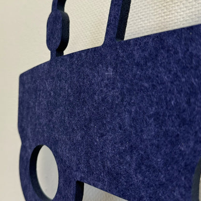 Applique en feutre tracteur bleu nuit – gros plan sur le feutre PET