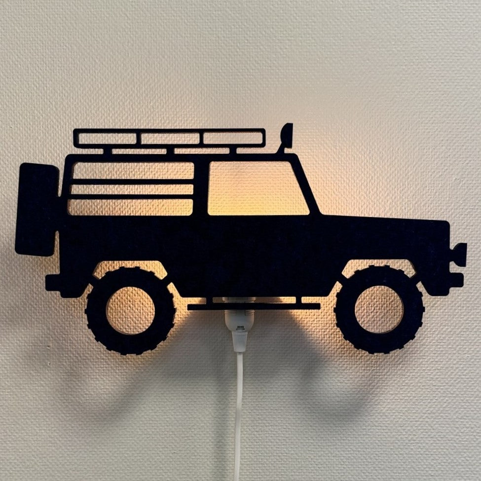Applique en feutre jeep 4x4 bleu nuit – lampe allumée