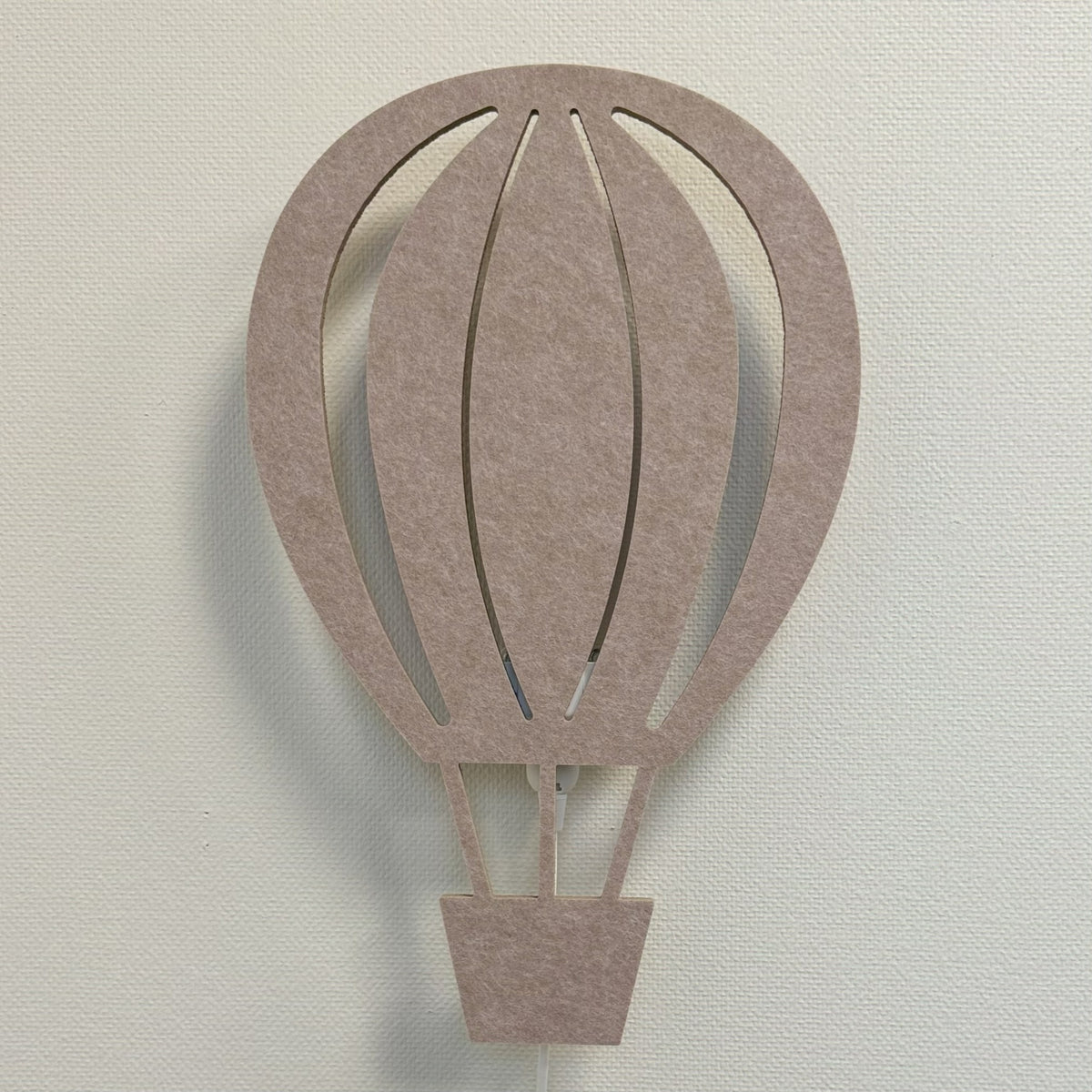 Applique en feutre montgolfière beige sable – lampe éteinte
