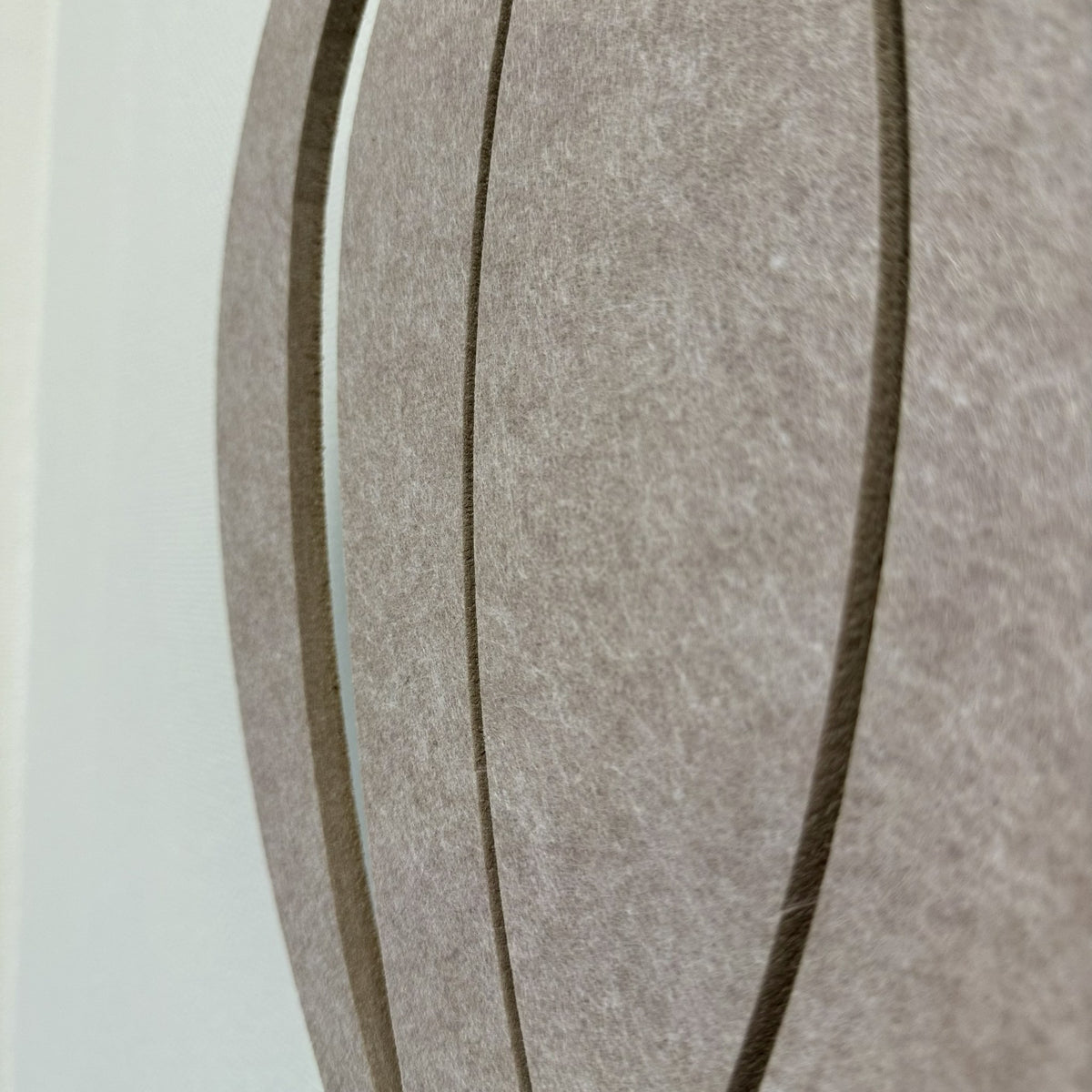 Applique en feutre montgolfière beige sable – gros plan sur le feutre PET