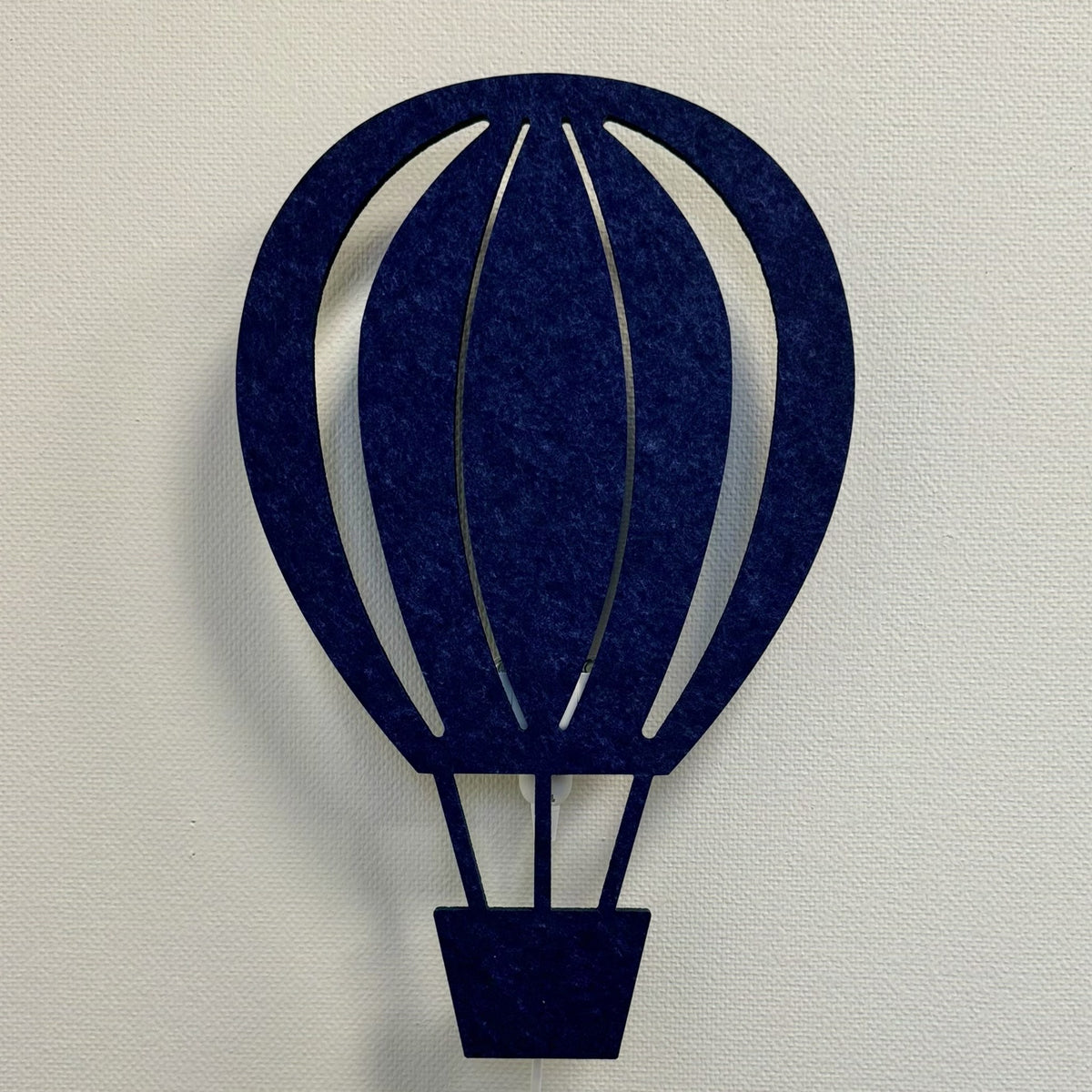 Applique en feutre montgolfière bleu nuit – lampe éteinte