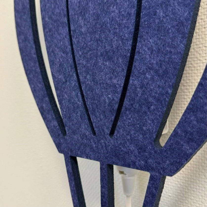 Applique en feutre montgolfière bleu nuit – gros plan sur le feutre PET