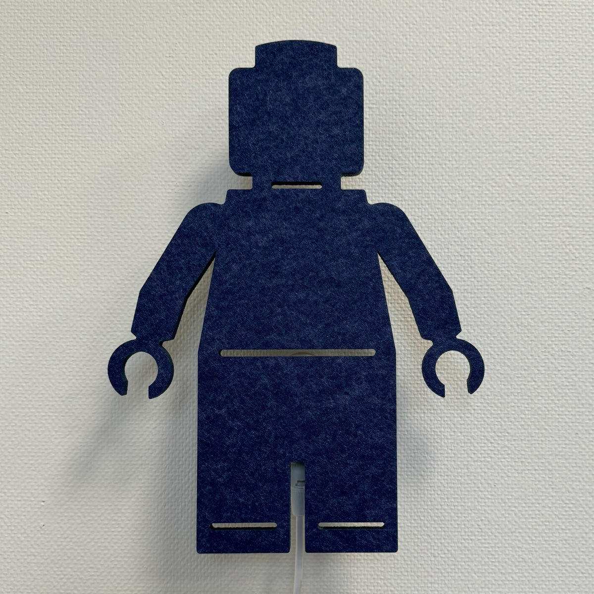 Applique en feutre petit personnage bleu nuit – lampe éteinte