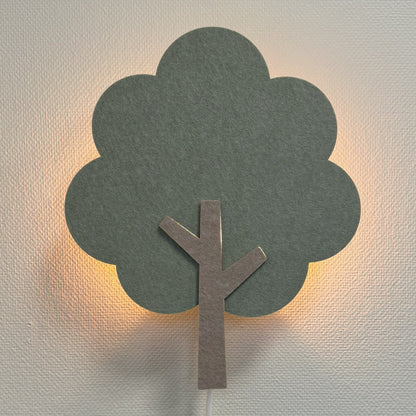 Applique en feutre arbre vert sauge – lampe allumée