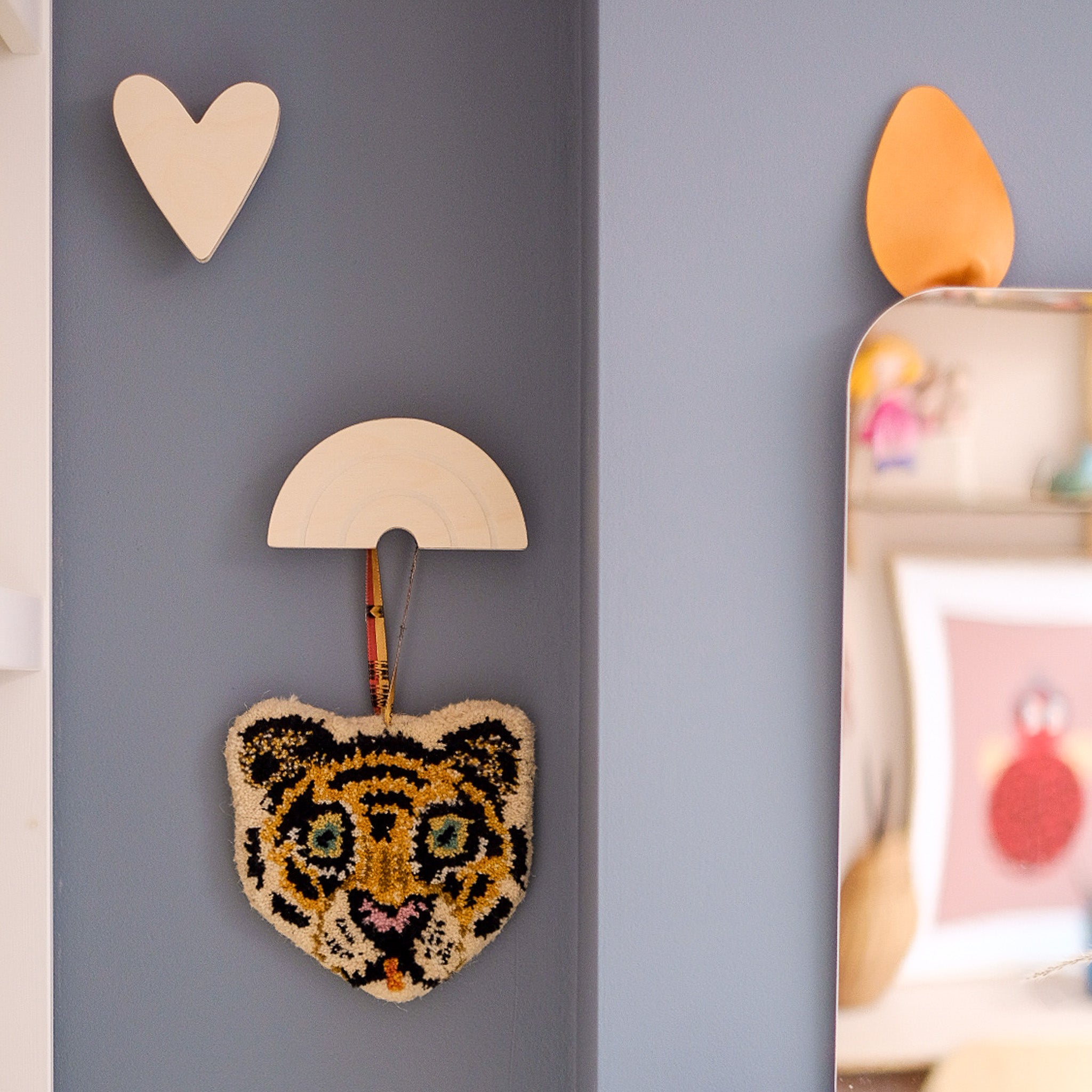Blank houten wandhaken kinderkamer | Regenboog en hart - toddie.fr